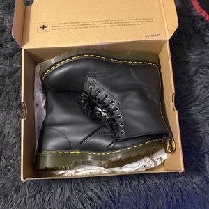 Doc Martens US women’s 10